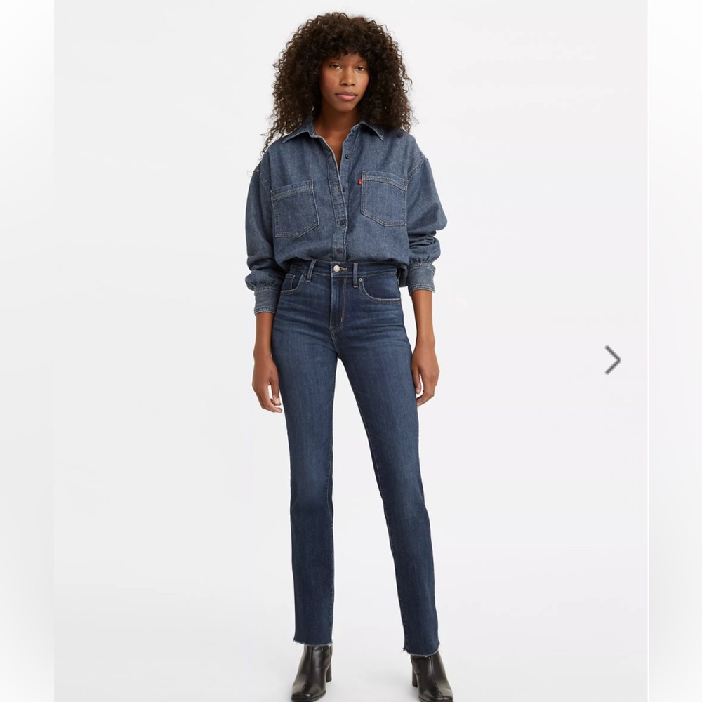 Levi's Women's 724 High Rise Slim Straight Dark Blue Jeans